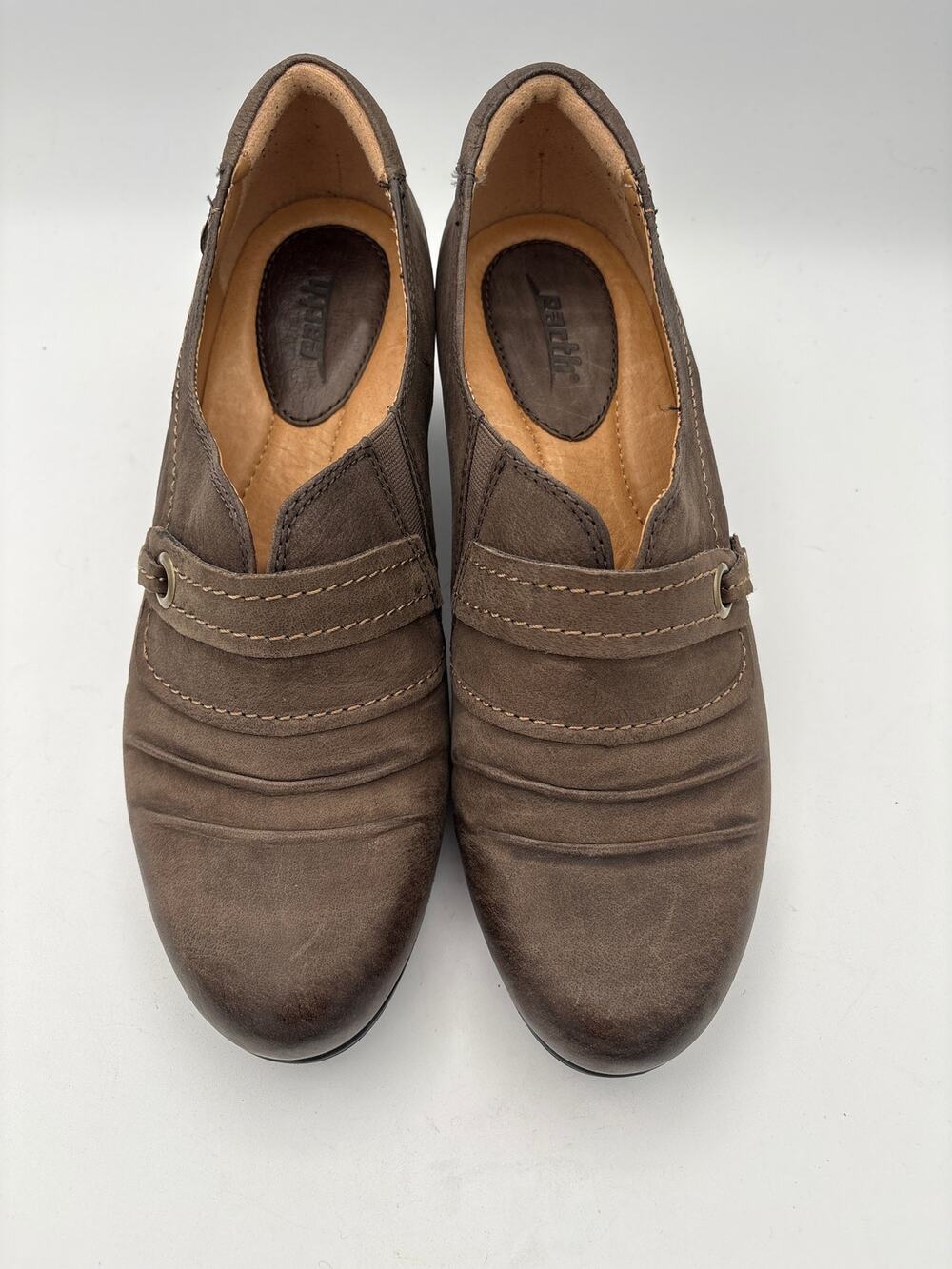 Women’s Earth Size 9 Taupe Leather Oxford Heels